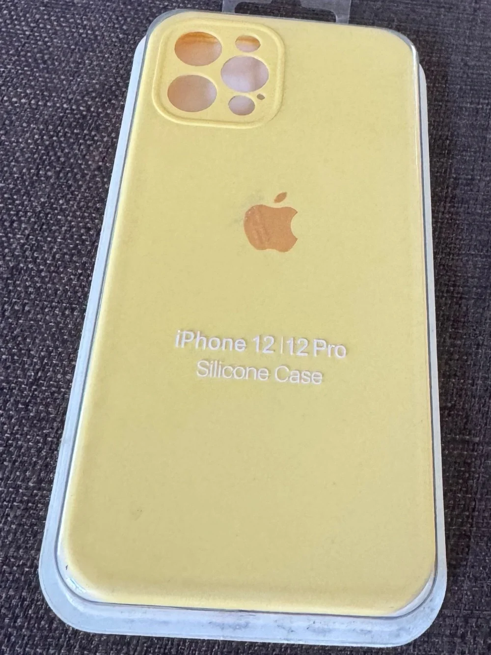 Apple iPhone 12 / 12 Pro Silicone Case - Yellow